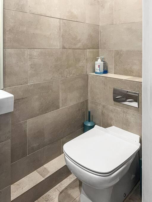 Bright And Spacious 1-Bdr Flat W/ Free Parking Reading Eksteriør billede